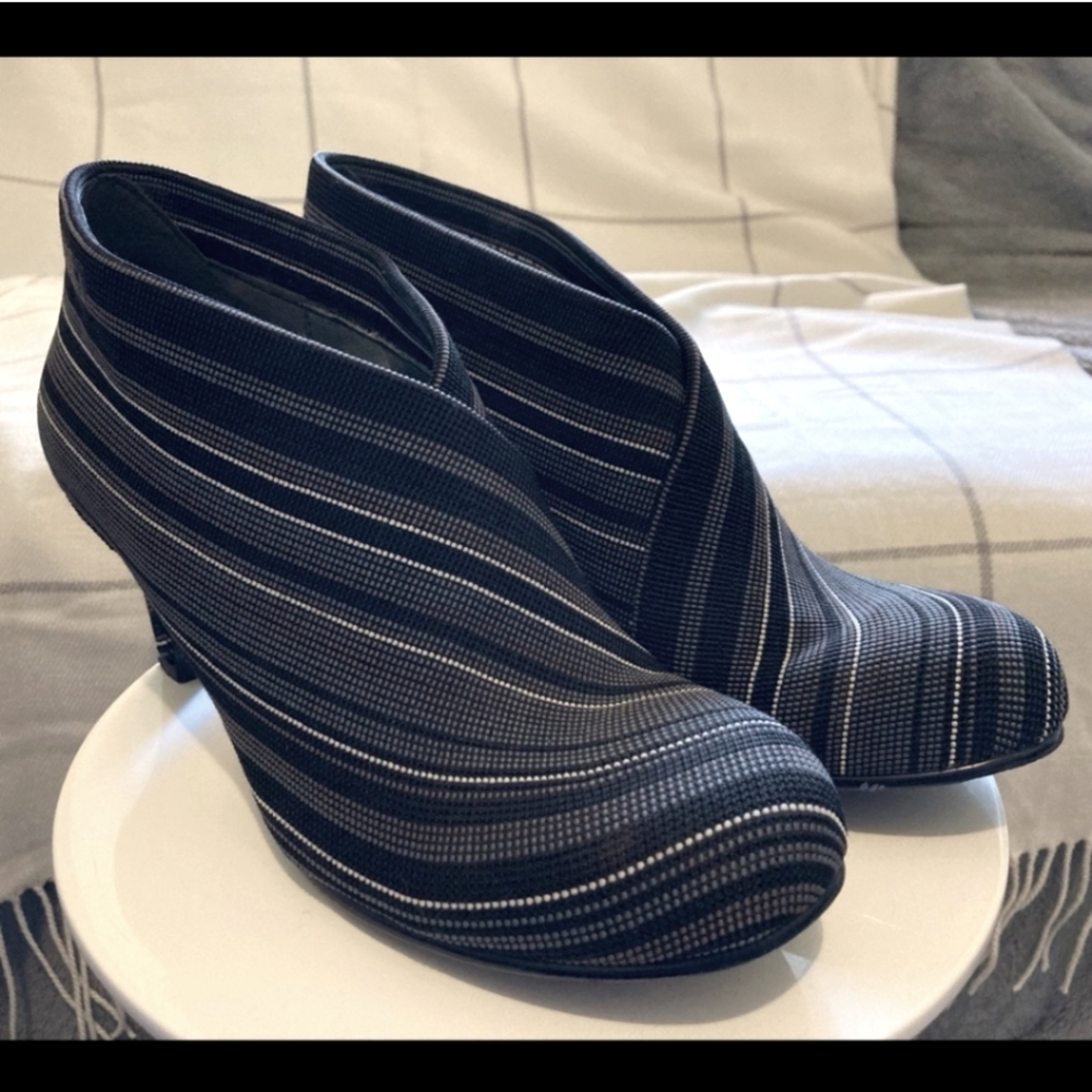 United Nude Fold Midi Striped Heels Sz 9